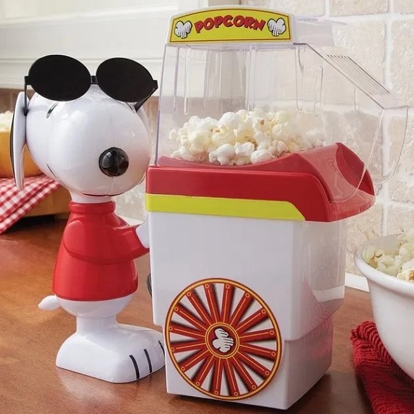 https://www.top-10-food.com/wp-content/uploads/2021/03/Ten-of-the-Craziest-and-Most-Amazing-Snoopy-Kitchen-Gadgets-10.jpg